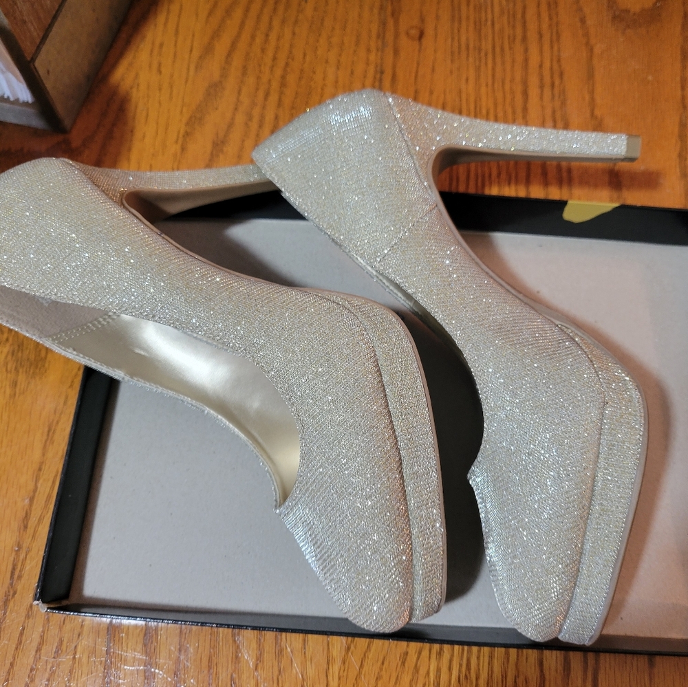 Elegant Champagne Glitter High Heels